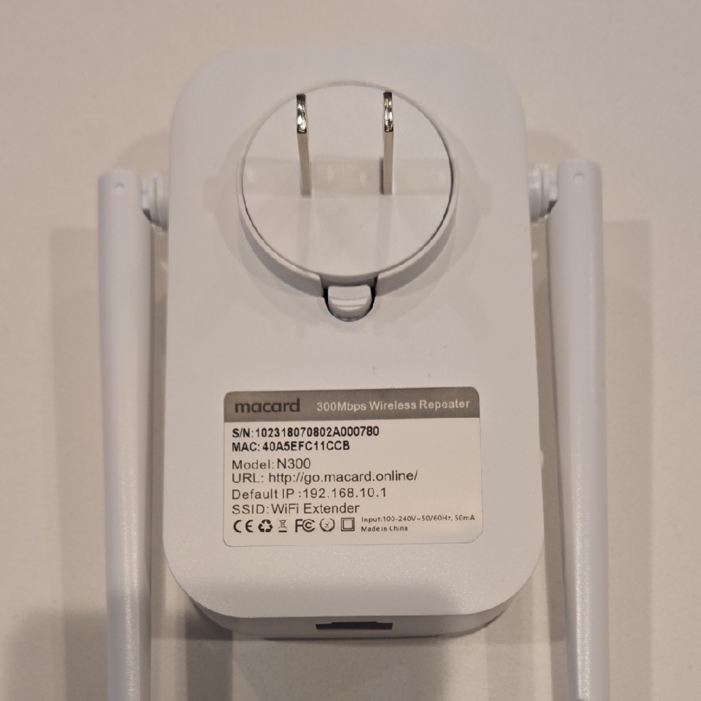 White Wi-Fi Range Extender - Picture 4 of 7